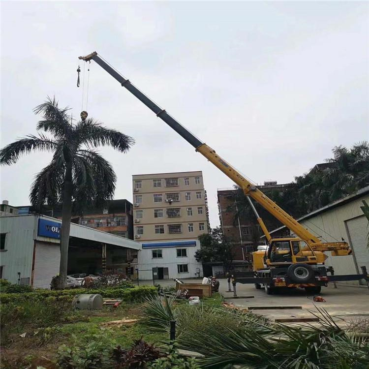 老城镇12吨吊车出租一天的收费标准是什么