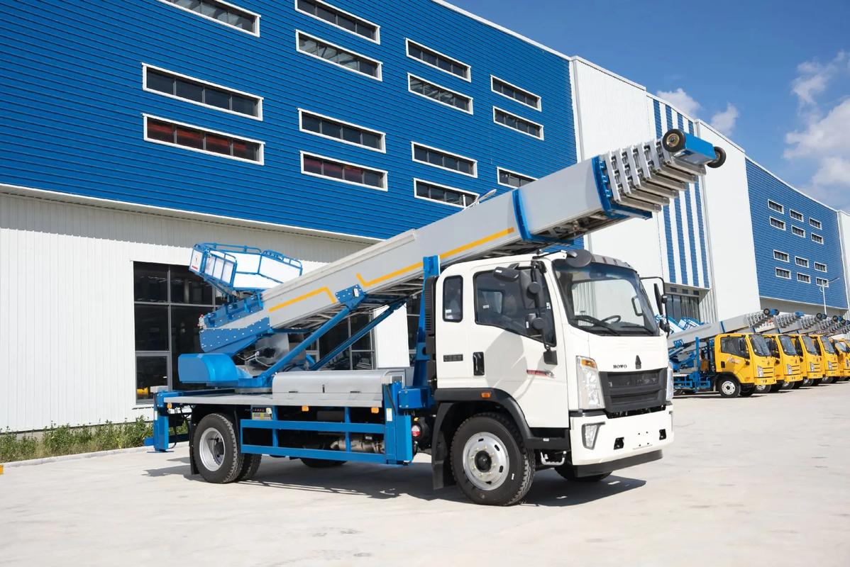 老城镇出租云梯车高空作业车 建筑垃圾搬运